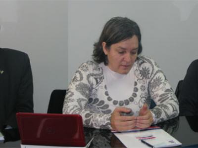 De izquierda a derecha: El Intendente de Canelones, Dr. Marcos Carámbula, la Ministra del MVOTMA, Arq. Graciela Muslera y la Vicepresidenta de la ANV, A.S. Cristina Fynn. (Foto tomada por la Comuna Canaria)