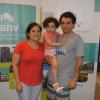 Ana y Germán junto a su hija.
