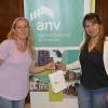 María del Rosario y Florencia reciben las llaves de su nuevo hogar.
