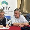 Castiglioni firmando