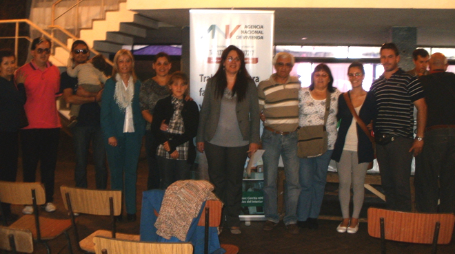 Algunos ganadores del sorteo junto a personal de la ANV.
