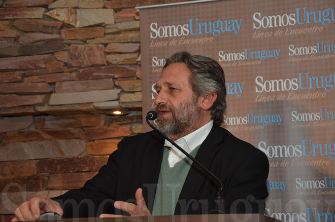 Arq. Francisco Beltrame (Ministro de Vivienda, Ordenamiento Territorial y Medio Ambiente).