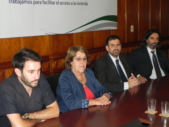 De izquierda a derecha: Ec. Claudio Fernández Caetano (Vicepresidente ANV), A. S. Cristina Fynn (Presidente ANV), Javier Pi (Gerente General FUCAC) y Pablo Franchi (Gerente de Sistemas y Control FUCAC).