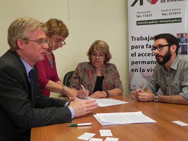 De izquierda a derecha: Horacio Correge (Gerente General Scotiabank), Esc. Susana Chahinián (Secretaria General ANV), A.S. Cristina Fynn (Presidenta ANV) y Ec. Claudio Fernández Caetano (Vicepresidente ANV).