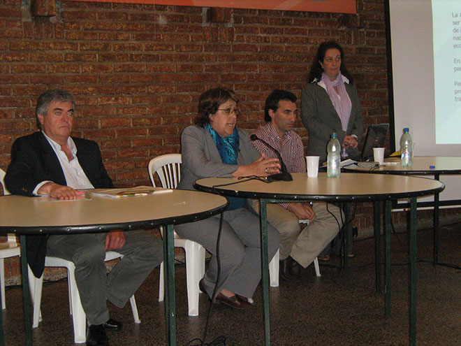 De izquierda a derecha: Mauricio Casella (Gerente Sucursal ANV Florida), A.S. Cristina Fynn (Presidenta ANV), Ec. Nicolás Ponce de León (Gerente de División Mercado Financiero ANV) y Mabel Rivero (Mercado Inmobiliario ANV).