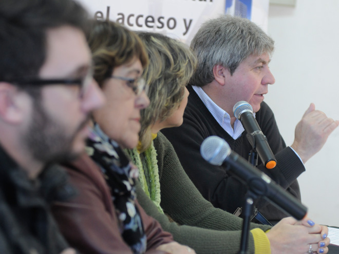 De izquierda a derecha: Ec. Claudio Fernández Caetano (Vicepresidente ANV), A. S. Cristina Fynn (Presidenta ANV), Sandra Nedov (Alcaldesa Municipio D) y Juan Carlos Felmenosi (Jefe Departamento de Comercialización).