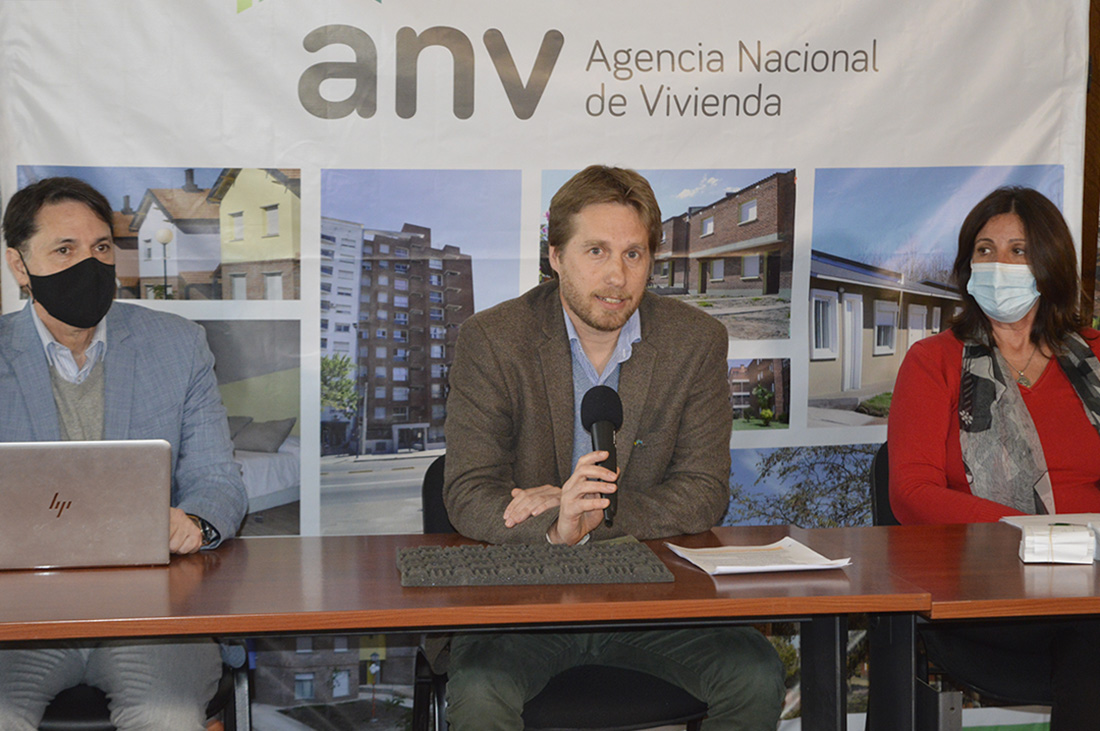 El presidente de la ANV dándole la bienvenida a los participantes