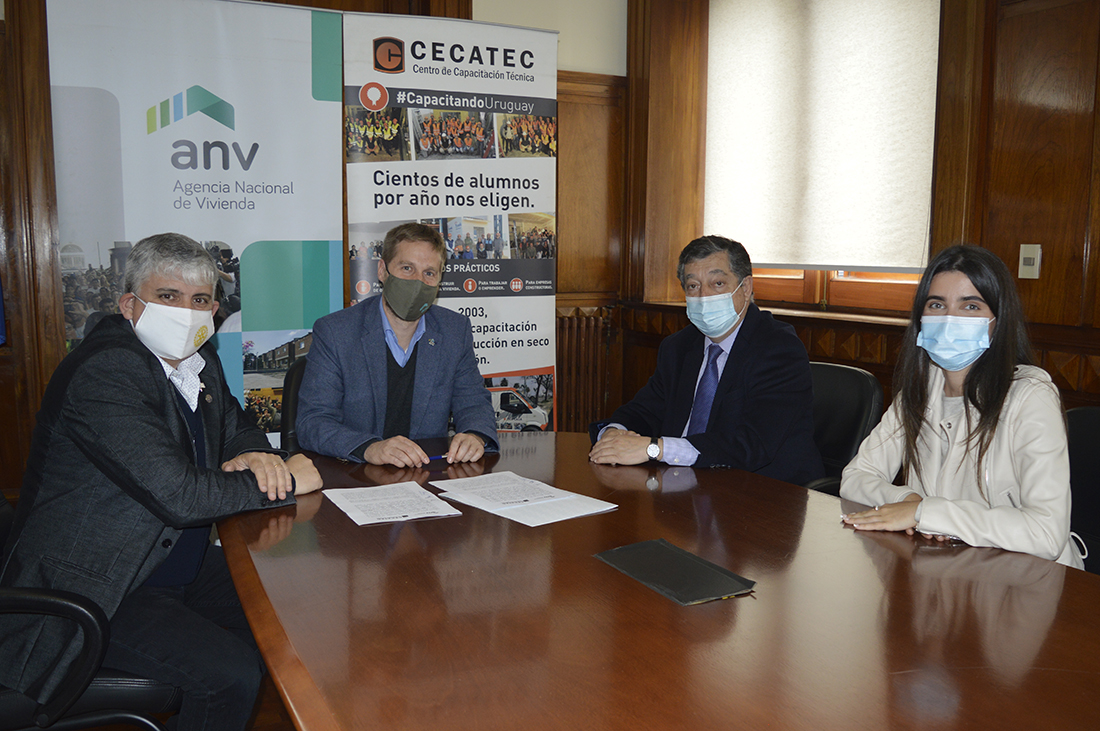 Director de CECATEC, presidente de la ANV, vicepresidente de la ANV y gerenta de CECATEC.