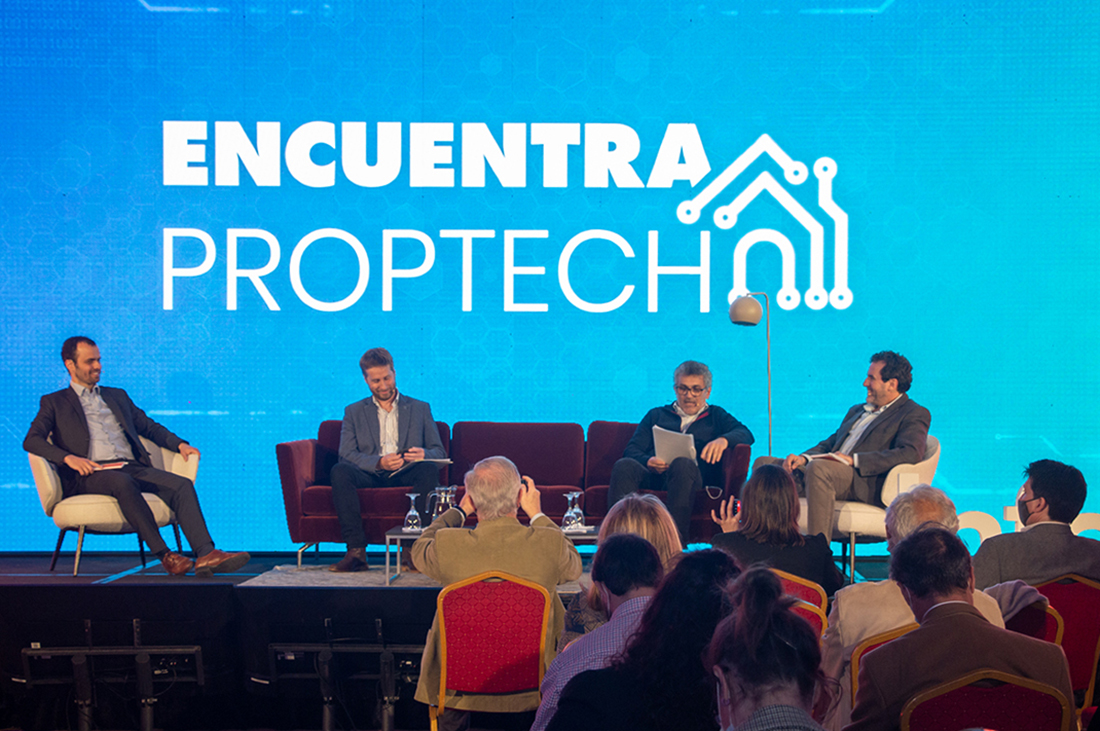 Klaus exponiendo en Proptech