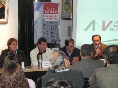 De izquierda a derecha: A.S. Cristina Fynn (Vicepresidenta de la ANV), Sr. Gregorio Quintana (Alcalde de San Carlos), Sr. Oscar de los Santos (Intendente de Maldonado), Ec. Carlos Mendive (Presidente de la ANV)