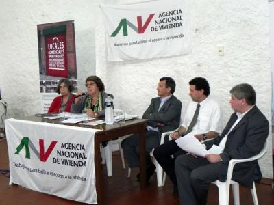 De izquierda a derecha: Dana Dellepiane (Cooordinadora territorial MVOTMA), A.S. Cristina Fynn (Presidente ANV), Jorge Queiroz (Gerente de Sucursales ANV), Alberto Aguiar (Gerente de Sucursal Canelones ANV), Juan Carlos Felmenosi (Jefe del Departamento de Comercialización ANV).