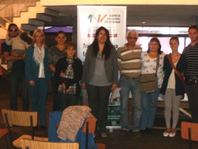 Algunos ganadores del sorteo junto a personal de la ANV.