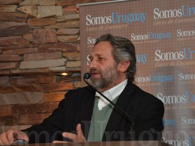 Arq. Francisco Beltrame (Ministro de Vivienda, Ordenamiento Territorial y Medio Ambiente).