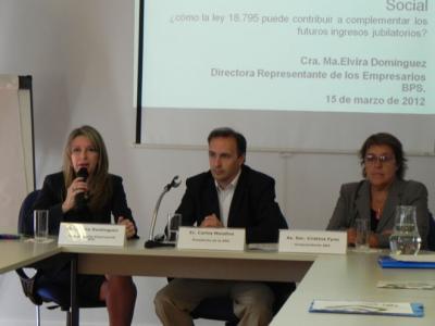 De izquierda a derecha: Cra. Elvira Domínguez (Directora Representante de los Empresarios - BPS), Ec. Carlos Mendive (Presidente ANV) y A.S. Cristina Fynn (Vicepresidenta ANV). Foto: Laura Cavagnaro (Comunicación ANV).