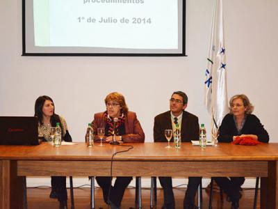 De izquierda a derecha: Lic. Valeria Carabio (Dpto. Trabajo Social), A.S. Cristina Fynn (Presidenta ANV), Arq. Ariel Beltrand (Gerente Área Programas Habitacionales ANV) y Arq. Patricia Petit (Asesora de la Dirección Nacional de Vivienda).