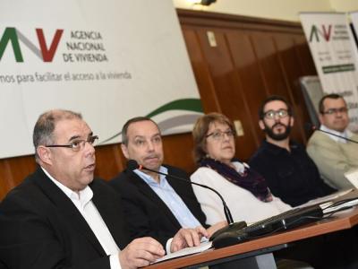 De izquierda a derecha: Arq. Gerardo Calvar (Gerente de División Mercado Inmobiliario ANV), Cr. Gustavo Marton (Gerente General ANV), A.S. Cristina Fynn (Presidenta ANV), Ec. Claudio Fernández Caetano (Vicepresidente ANV) y Ec. Daniel Nion (Gerente de Área Financiamiento y Mercado Inmobiliario).