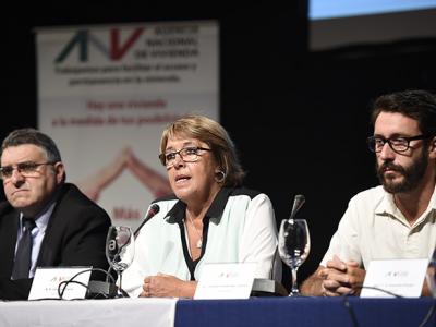 De izquierda a derecha: Arq. Walter Stolarsky (Director ANV), A.S. Cristina Fynn (Presidenta ANV) y Ec. Claudio Fernández Caetano (Vicepresidente ANV).