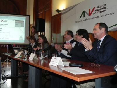 De derecha a izquierda: Cr. Gustavo Marton (Gerente General ANV), Dr. Daoiz Uriarte (Presidente interino ANV) y Sr. Juan José Bruno (Director ANV).