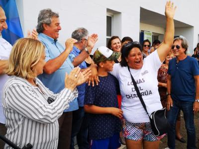 Familia festejando