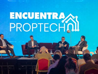 Klaus exponiendo en Proptech