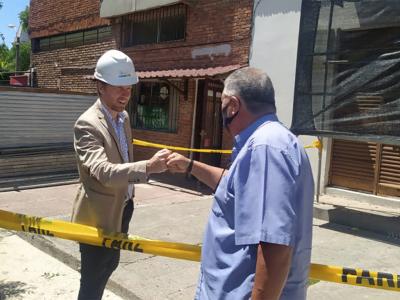 Klaus visitando las obras