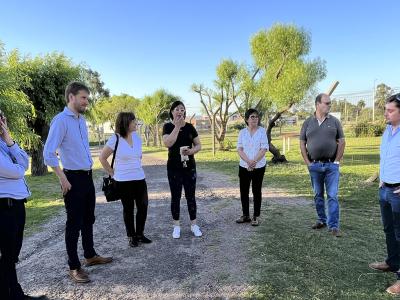 Autoridades de la ANV visitando obras en Tala