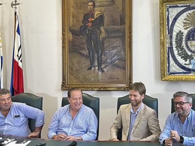 Autoridades de la ANV e Intendencia de Tacuarembó firmando convenio