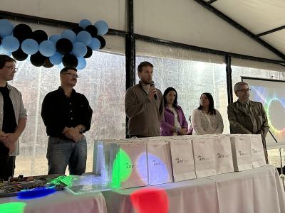 Autoridades de la ANV junto a autoridades de la cooperativa