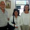 De izquierda a derecha: Luis Seuchuk (Gerente de Sucursal ANV Carmelo), Verónica Benítez (Adjudicataria de la vivienda de Carmelo) y la Esc. Selva Siri Thove.