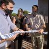 Presidente de la ANV e intendente de Paysandú cortando cinta de inauguración