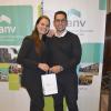 Pareja con las lleves de su vivienda
