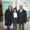 Adjudicatarios recibiendo las llaves de su vivienda