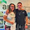 Adjudicatarios con las llaves de su vivienda