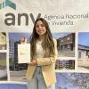Adjudicataria recibiendo las llaves de su vivienda