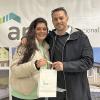 Adjudicatarios recibiendo las llaves de su vivienda