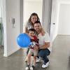 Familia adjudicataria en su nueva vivienda