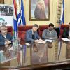autoridades firmando adenda